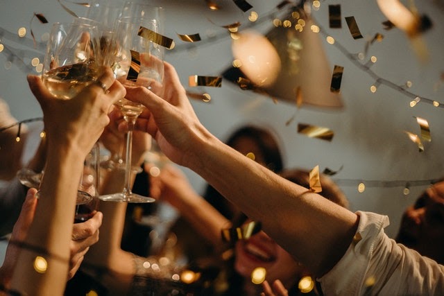 People raising glasses at a fundraising event.